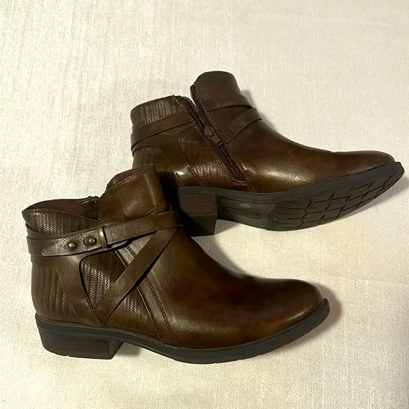 BareTraps Women’s Brown Ankle Booties w/ Design all along the side Size 8 - Picture 3 of 14